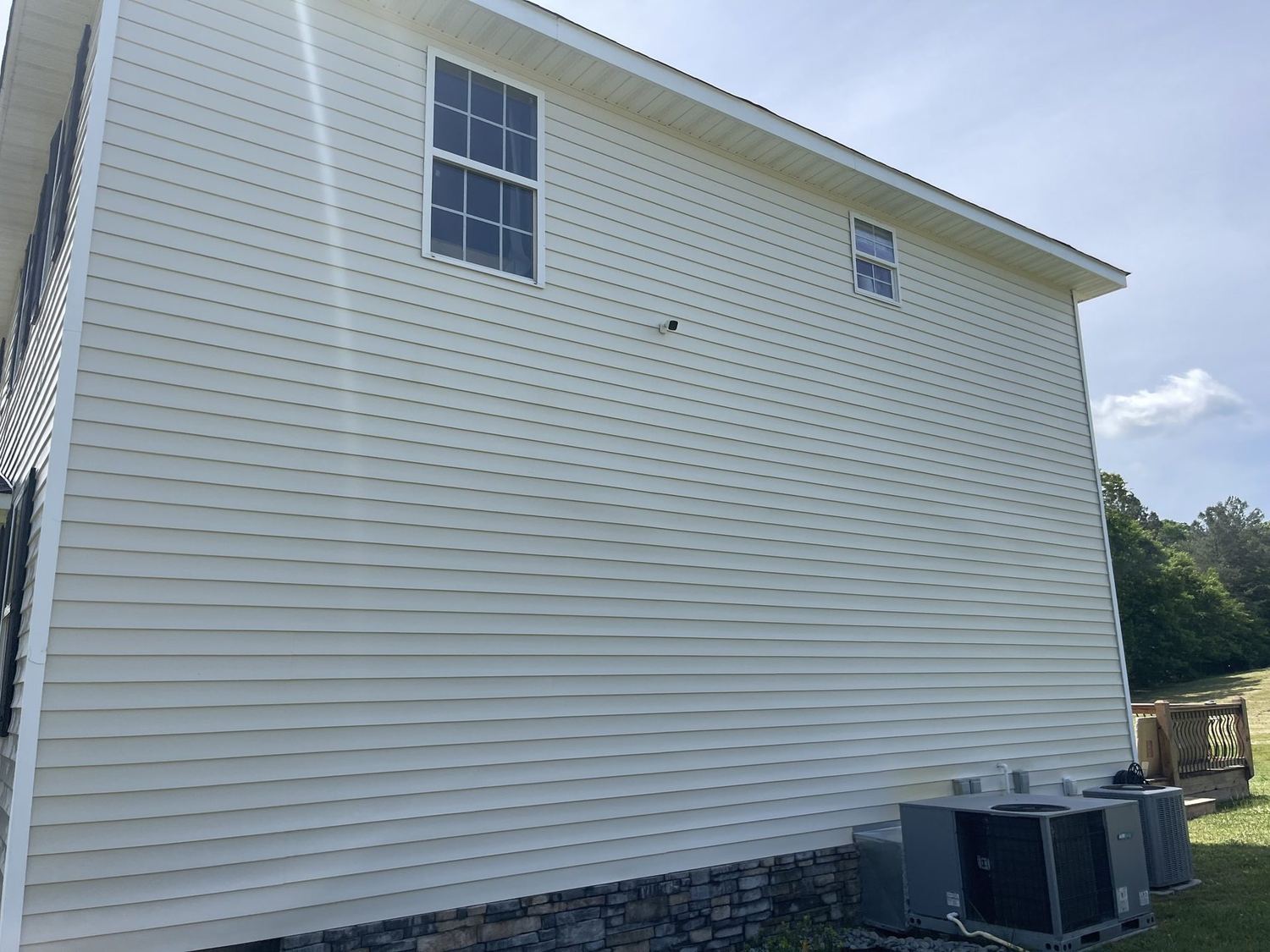 The same vinyl siding clean after soft washing