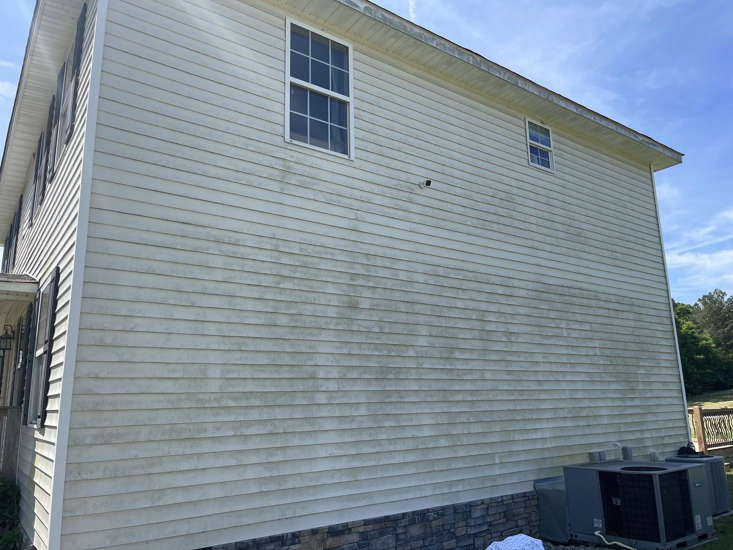 Vinyl siding streaked with dirt before soft washing