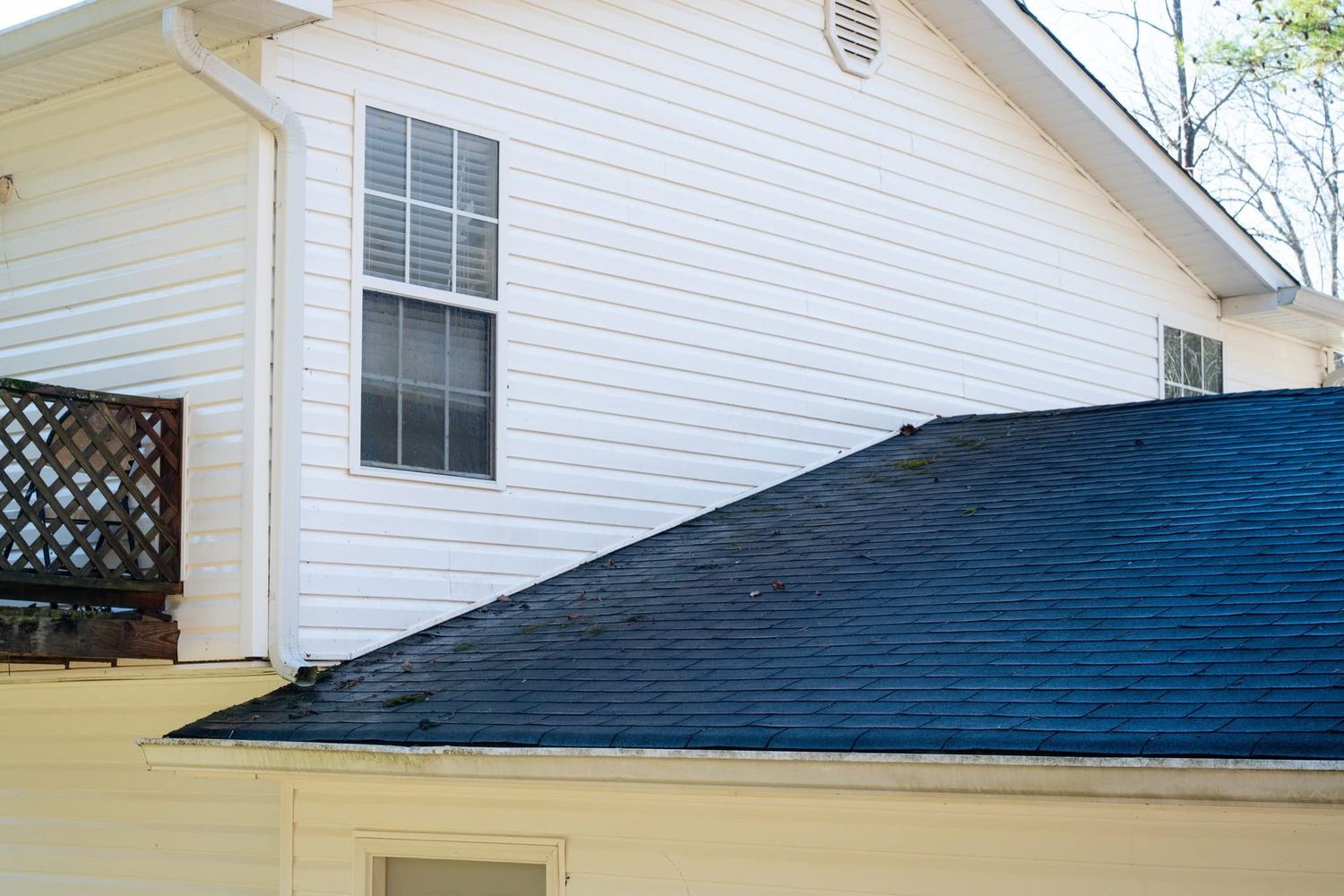 White vinyl siding on a two-storey home after soft washing